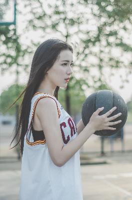 吃奶呻吟打开双腿做受动态图