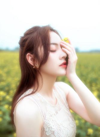 王局长把乳罩解开吃胸的动态图