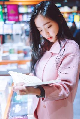 农村老女人PK视频的背景故事
