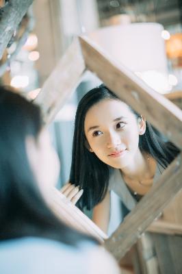 人妻在客厅被C的呻吟