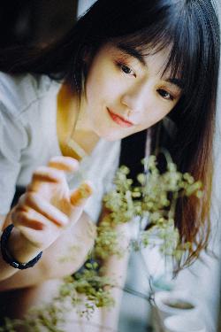 夜夜穞天天穞狠狠穞AV美女按摩