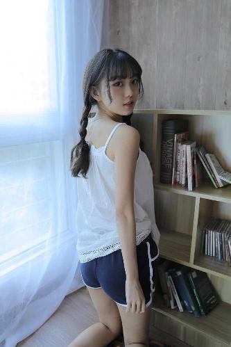 女人脱了裤衩让男人捅