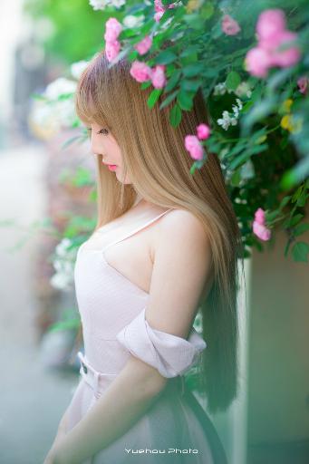 王局长把乳罩解开吃胸的动态图