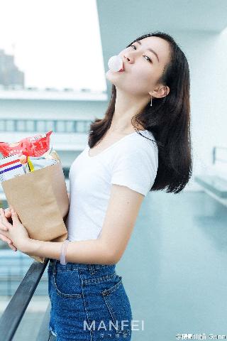 人妻被按摩师玩弄到潮喷