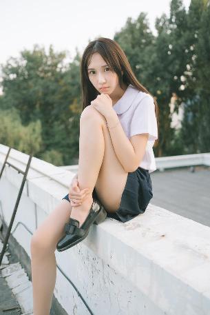 领导扒开我奶罩吸我奶头视频