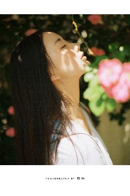王局长把乳罩解开吃胸的动态图