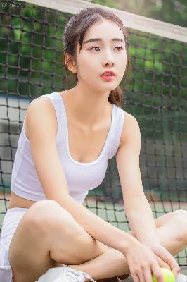 人妻在客厅被C的呻吟