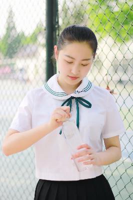 王局长把乳罩解开吃胸的动态图