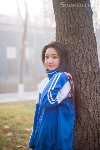 四个闺蜜用黄瓜把我弄高潮了