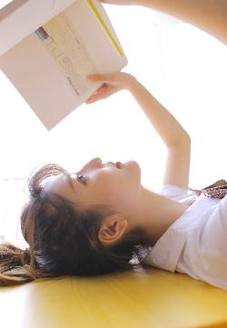 王局长把乳罩解开吃胸的动态图