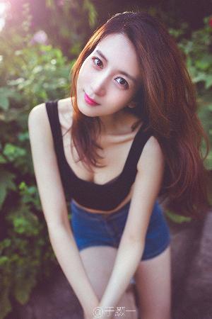 人妻被按摩师玩弄到潮喷