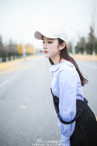 王局长把乳罩解开吃胸的动态图