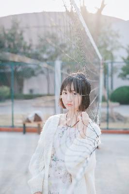公交车上扒开嫩J挺进去