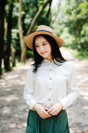 双乳被四个男人吃奶