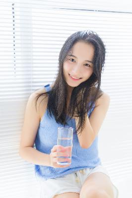 强摸秘书人妻大乳BD