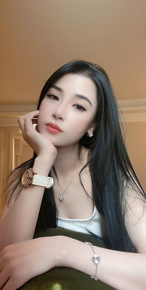 女人张开腿让男人添
